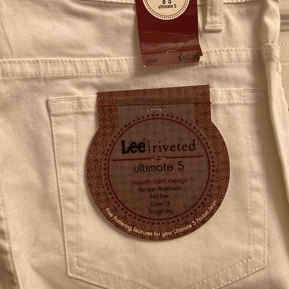 New Women white Levi jeans. - Picture 7 of 8